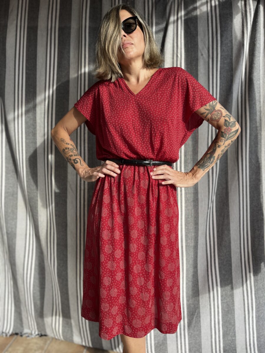 Vestido años 70 en rojo oscuro estampado