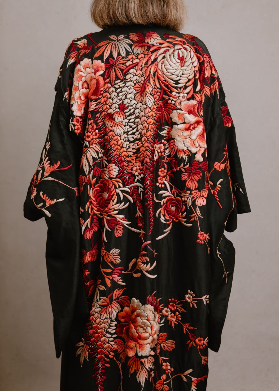 Kimono art decó bordados rojos