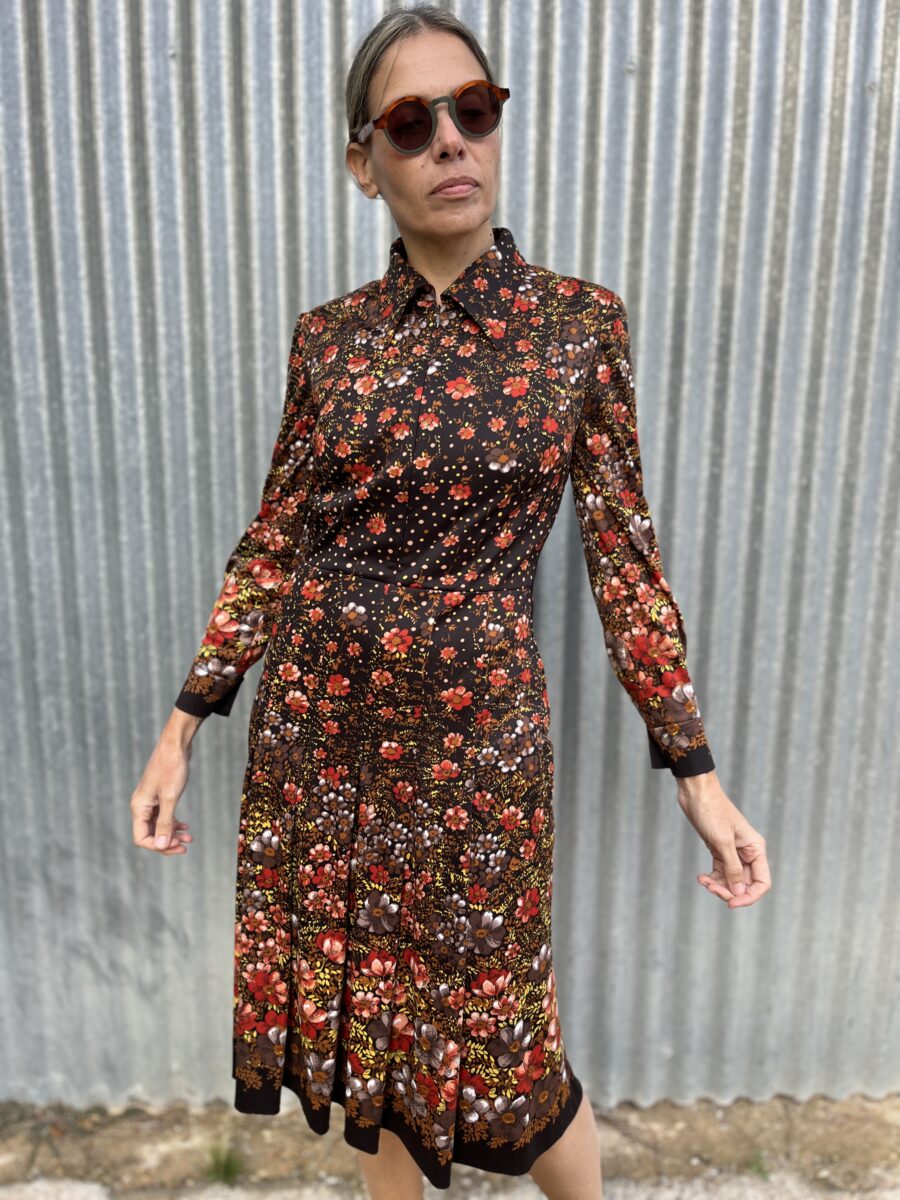 Vestido Vintage Años 60 con Estampado Floral y Puntos en Tonos Cálidos