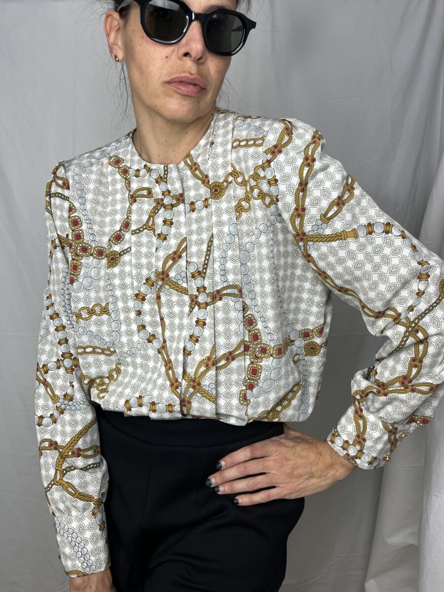 Camisa Vintage Hecha a Mano con Estampado de Cadenas y Joyas - Imagen 4