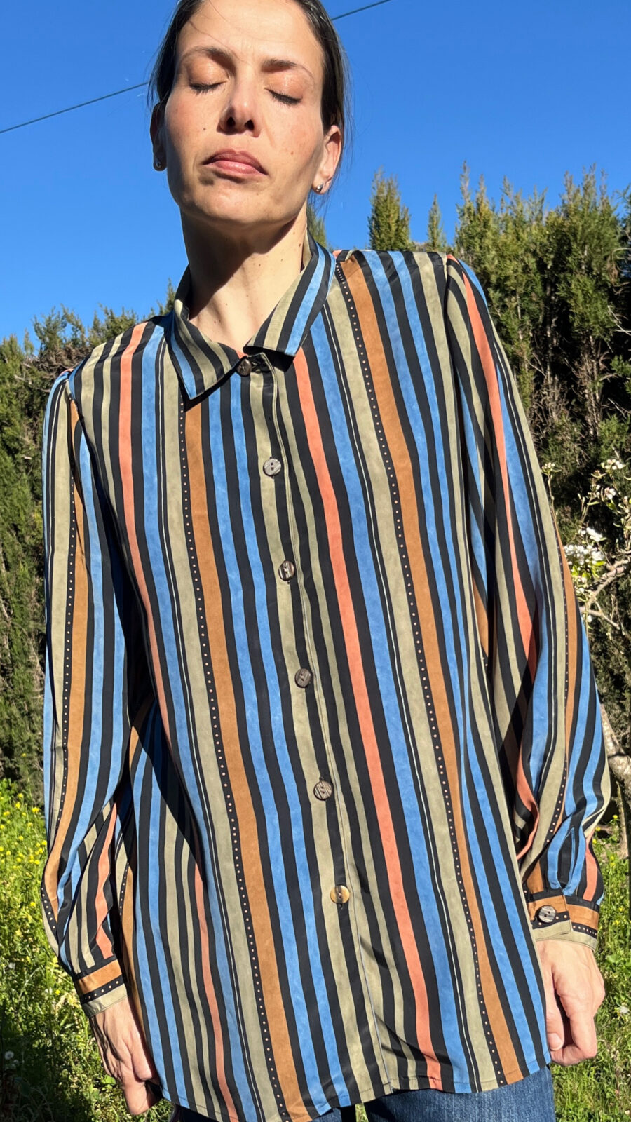 Camisa Vintage Años 80 de Rayas Multicolor con Tacto Sedoso - Imagen 12