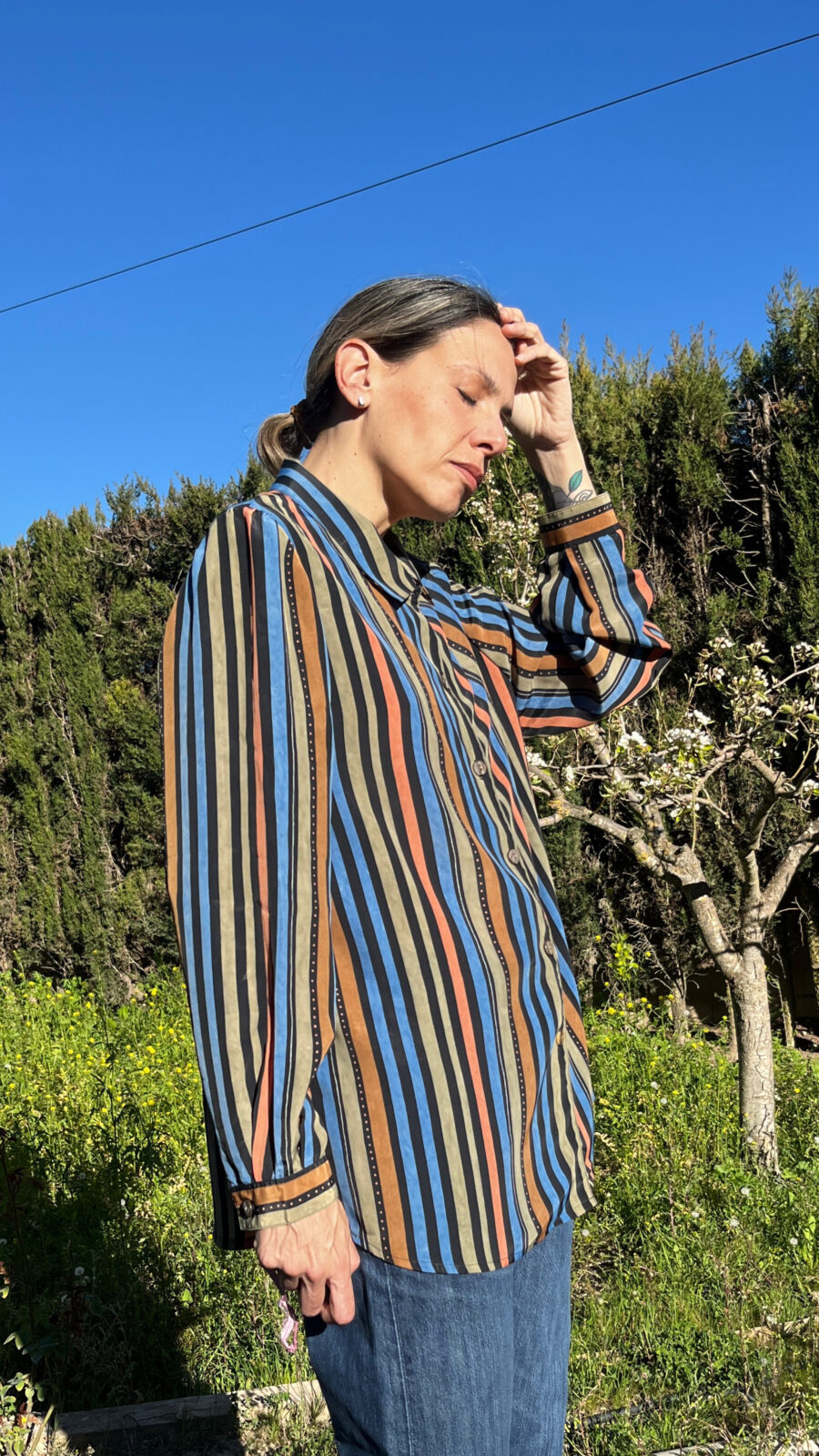 Camisa Vintage Años 80 de Rayas Multicolor con Tacto Sedoso - Imagen 5