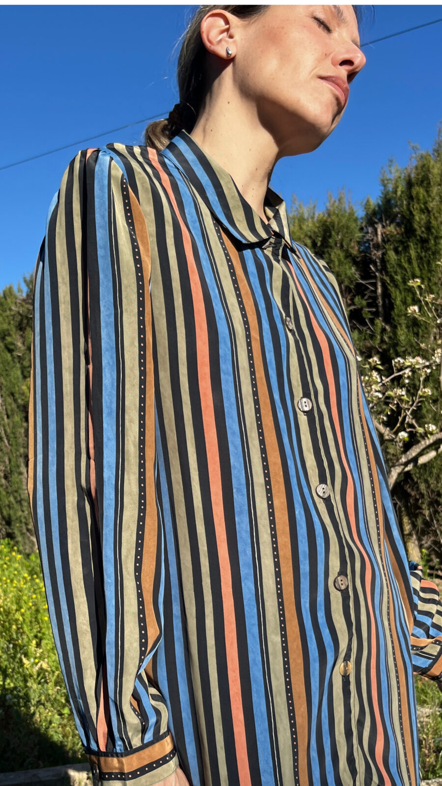 Camisa Vintage Años 80 de Rayas Multicolor con Tacto Sedoso - Imagen 8