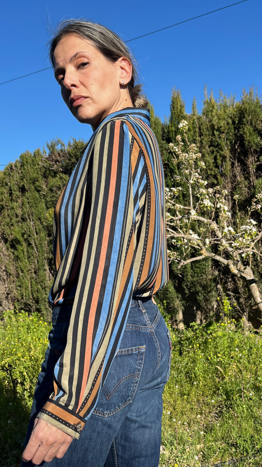 Camisa Vintage Años 80 de Rayas Multicolor con Tacto Sedoso - Imagen 4