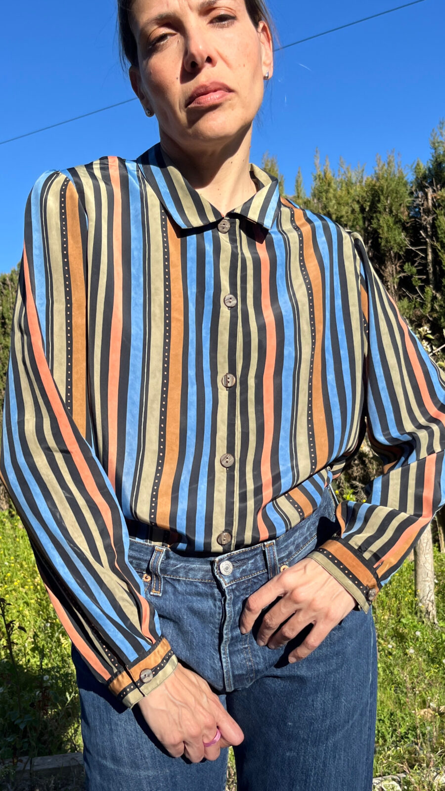 Camisa Vintage Años 80 de Rayas Multicolor con Tacto Sedoso - Imagen 3
