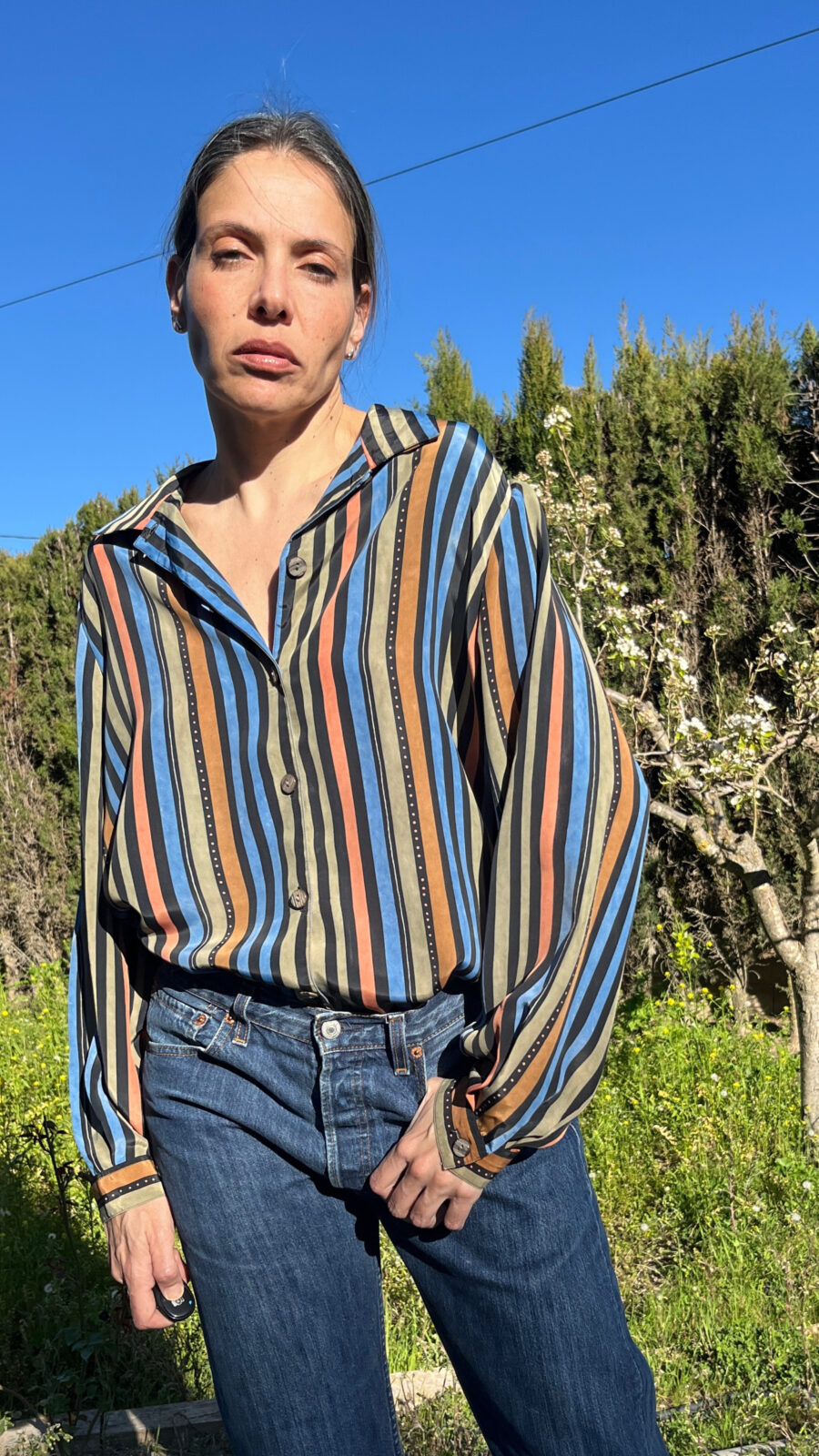 Camisa Vintage Años 80 de Rayas Multicolor con Tacto Sedoso - Imagen 2