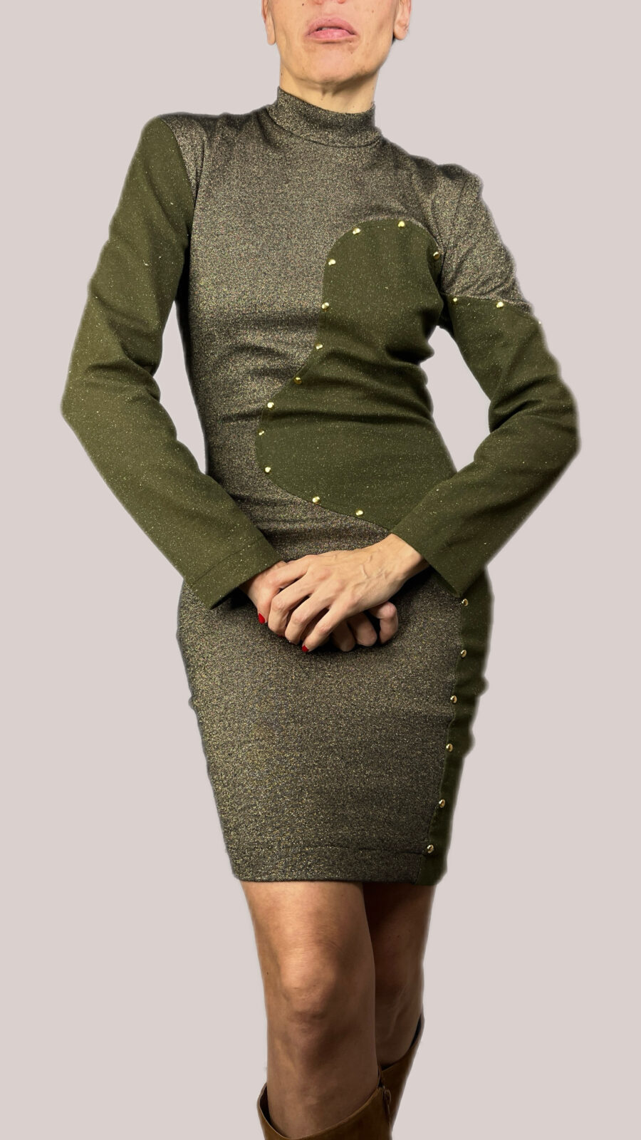 Vestido Vintage Francés Años 80 con Diseño Bicolor y Apliques Metálicos - Imagen 2