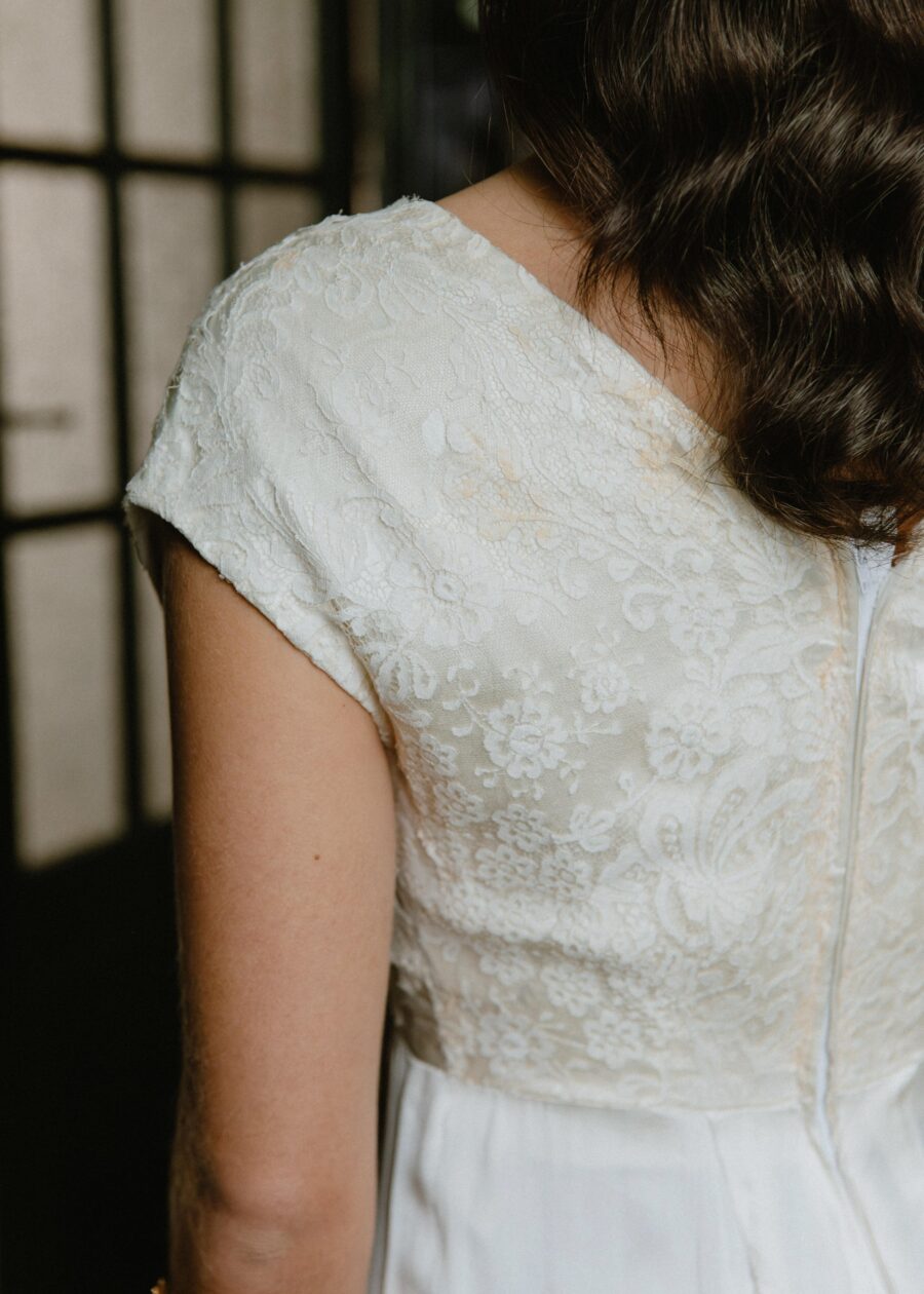 Vestido de novia de encaje y raso primera mitad S.XX “Crisanta” - Imagen 7