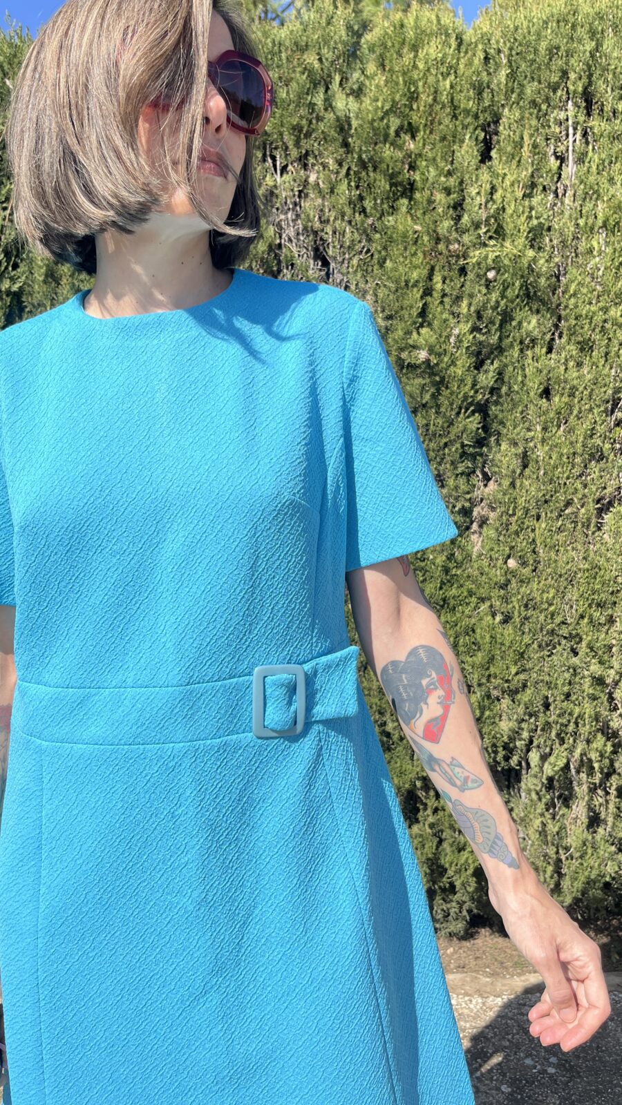 Vestido Vintage Años 70 en Azul Turquesa con Hebilla Decorativa