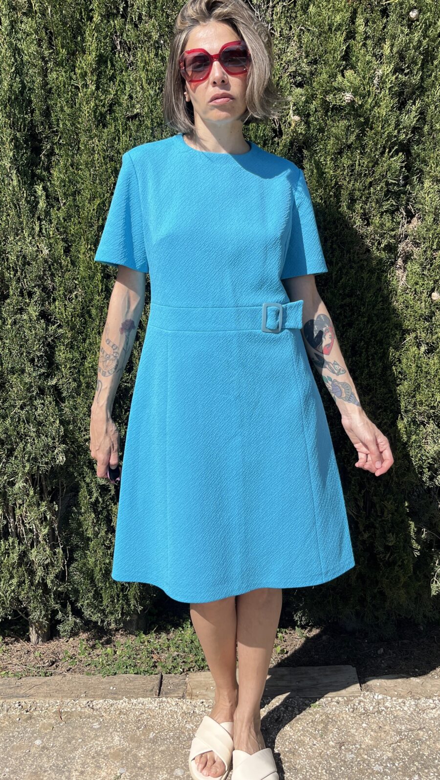 Vestido Vintage Años 70 en Azul Turquesa con Hebilla Decorativa - Imagen 7