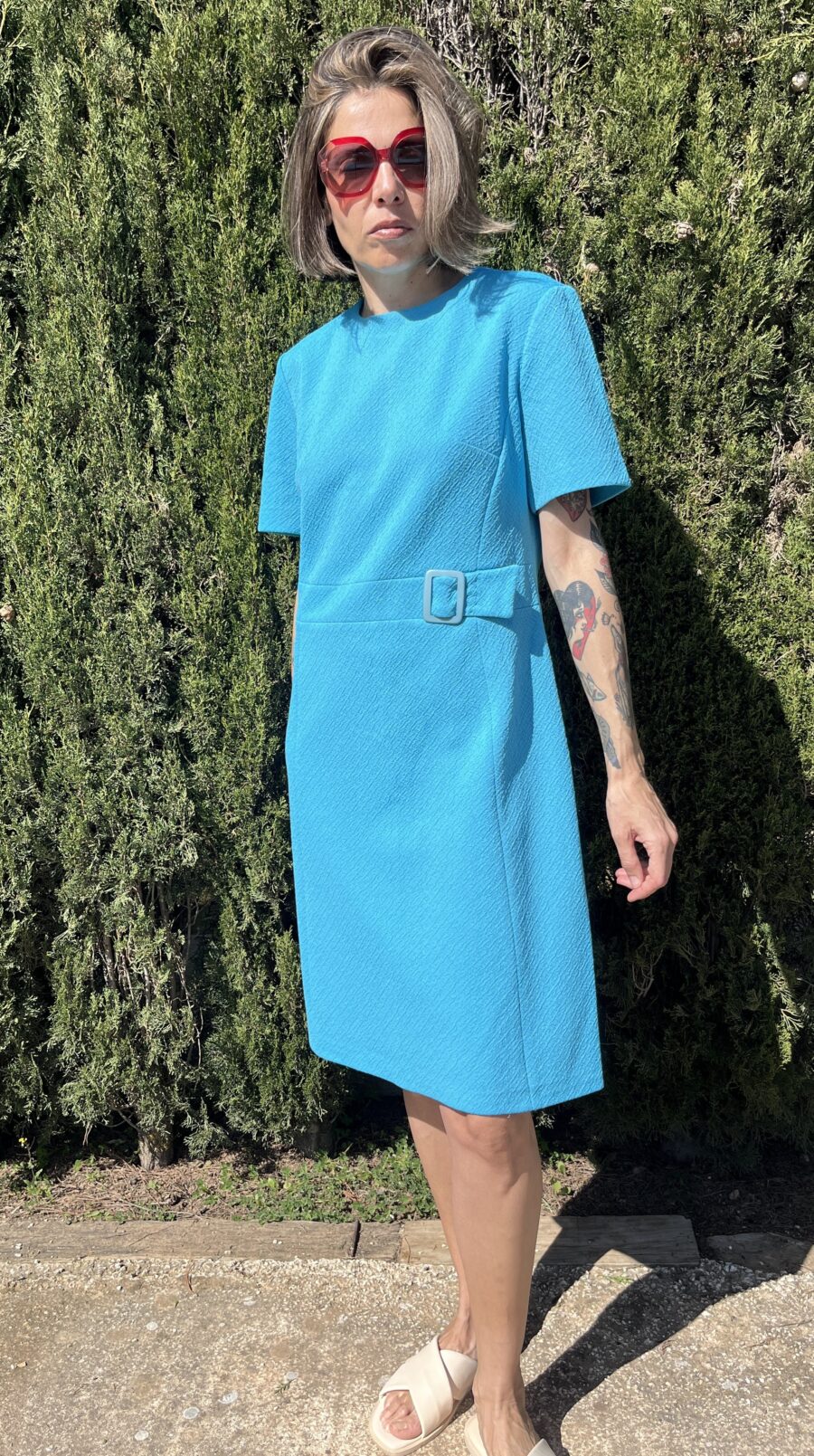 Vestido Vintage Años 70 en Azul Turquesa con Hebilla Decorativa - Imagen 5