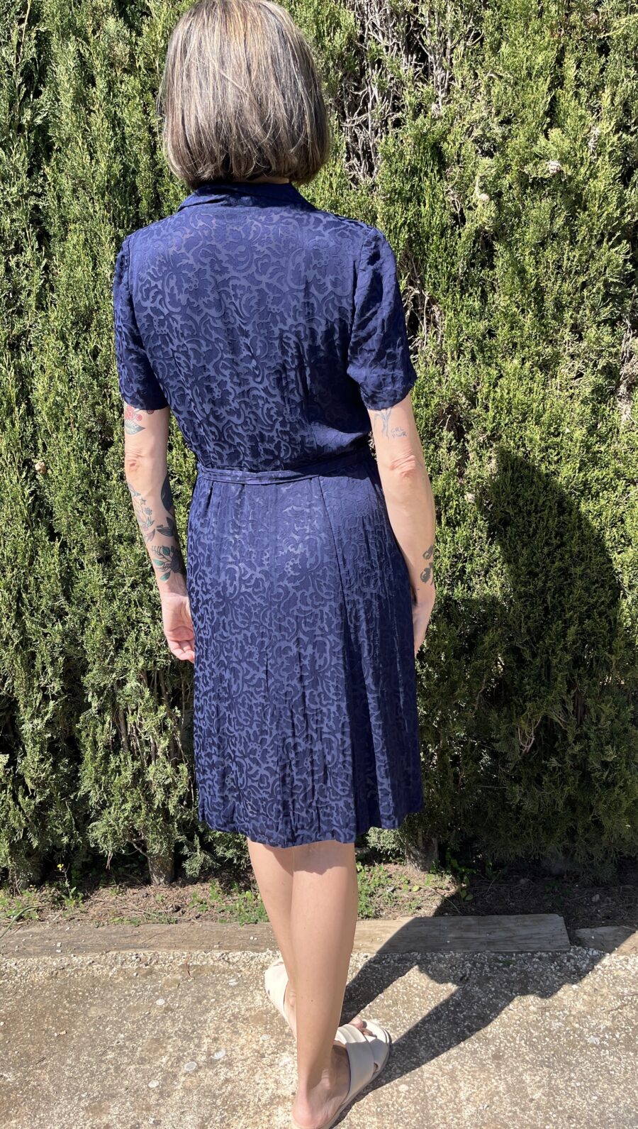 Vestido Hecho a Mano Años 70 en Jacquard Azul Marino con Cinturón Incorporado - Imagen 13