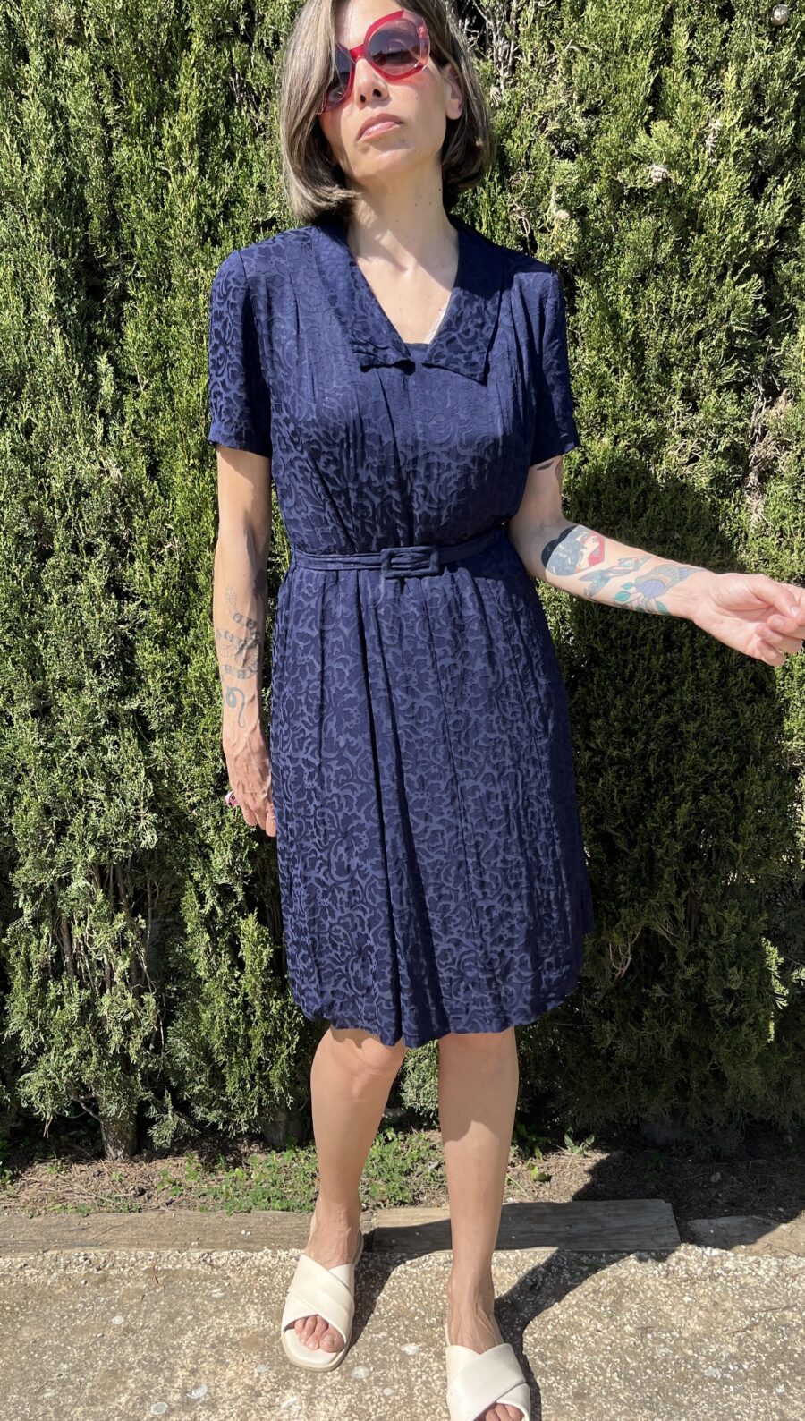 Vestido Hecho a Mano Años 70 en Jacquard Azul Marino con Cinturón Incorporado - Imagen 3