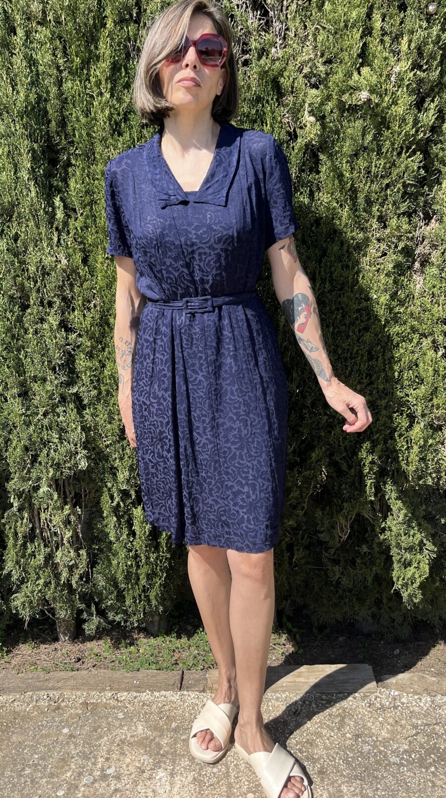 Vestido Hecho a Mano Años 70 en Jacquard Azul Marino con Cinturón Incorporado - Imagen 11