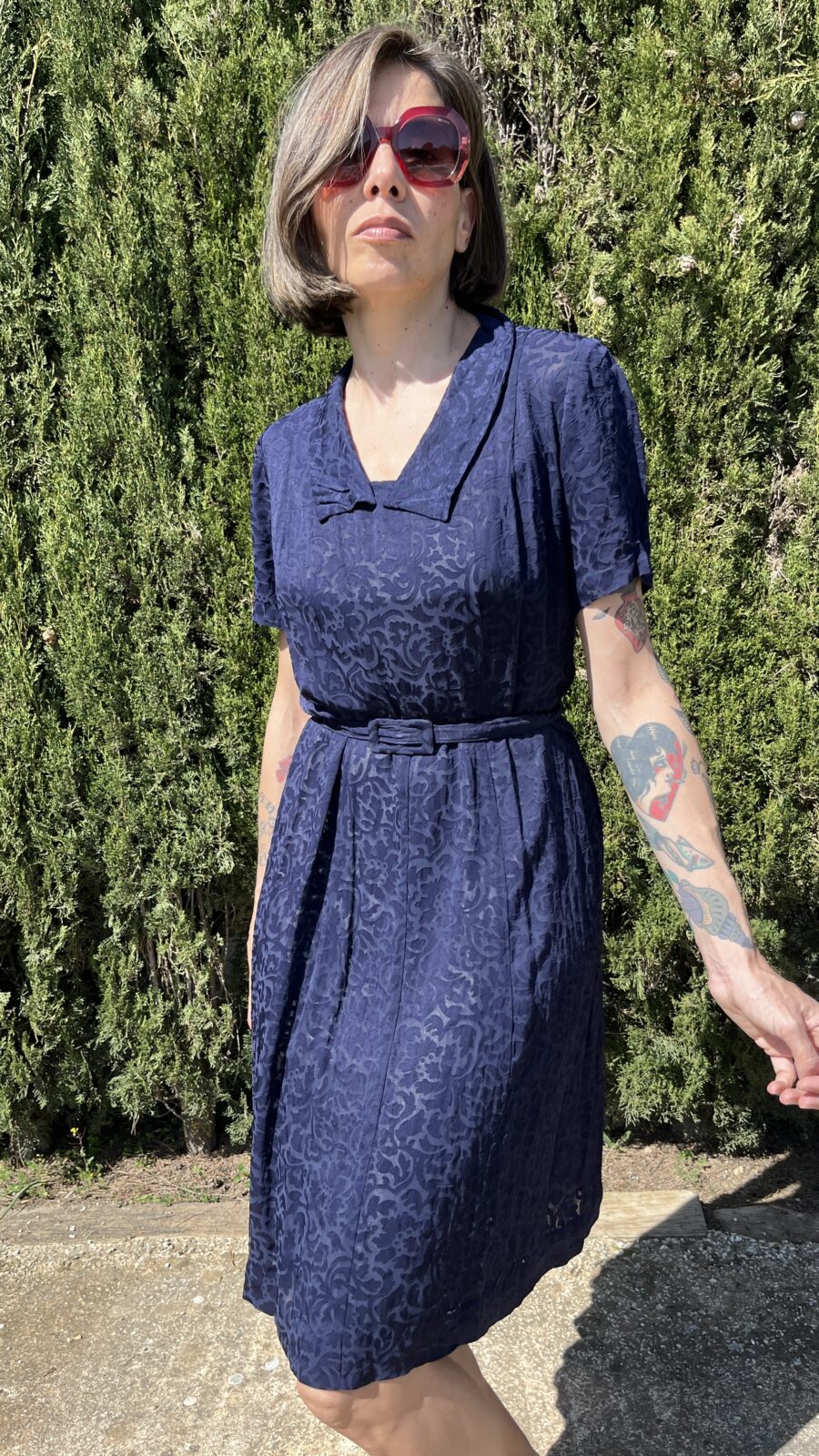 Vestido Hecho a Mano Años 70 en Jacquard Azul Marino con Cinturón Incorporado - Imagen 9