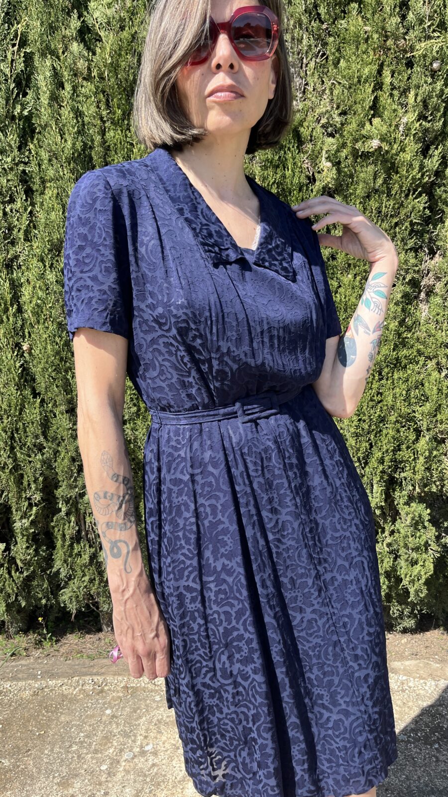 Vestido Hecho a Mano Años 70 en Jacquard Azul Marino con Cinturón Incorporado - Imagen 8