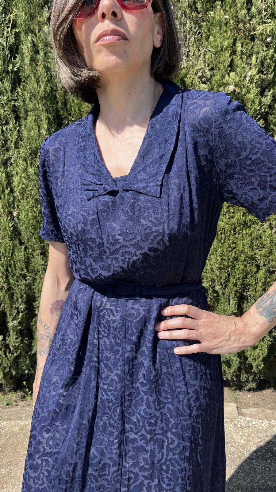 Vestido Hecho a Mano Años 70 en Jacquard Azul Marino con Cinturón Incorporado - Imagen 6