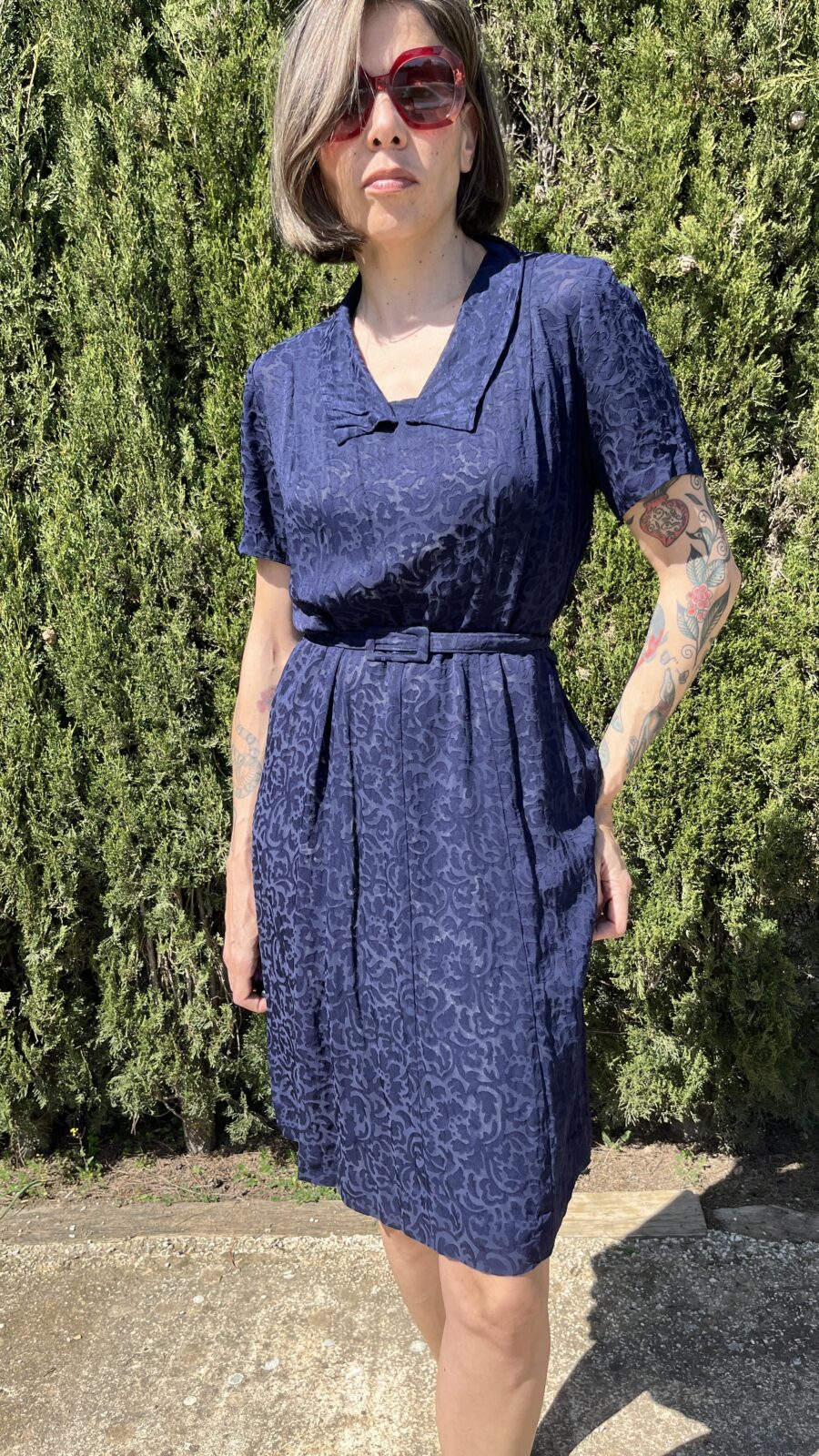 Vestido Hecho a Mano Años 70 en Jacquard Azul Marino con Cinturón Incorporado - Imagen 4
