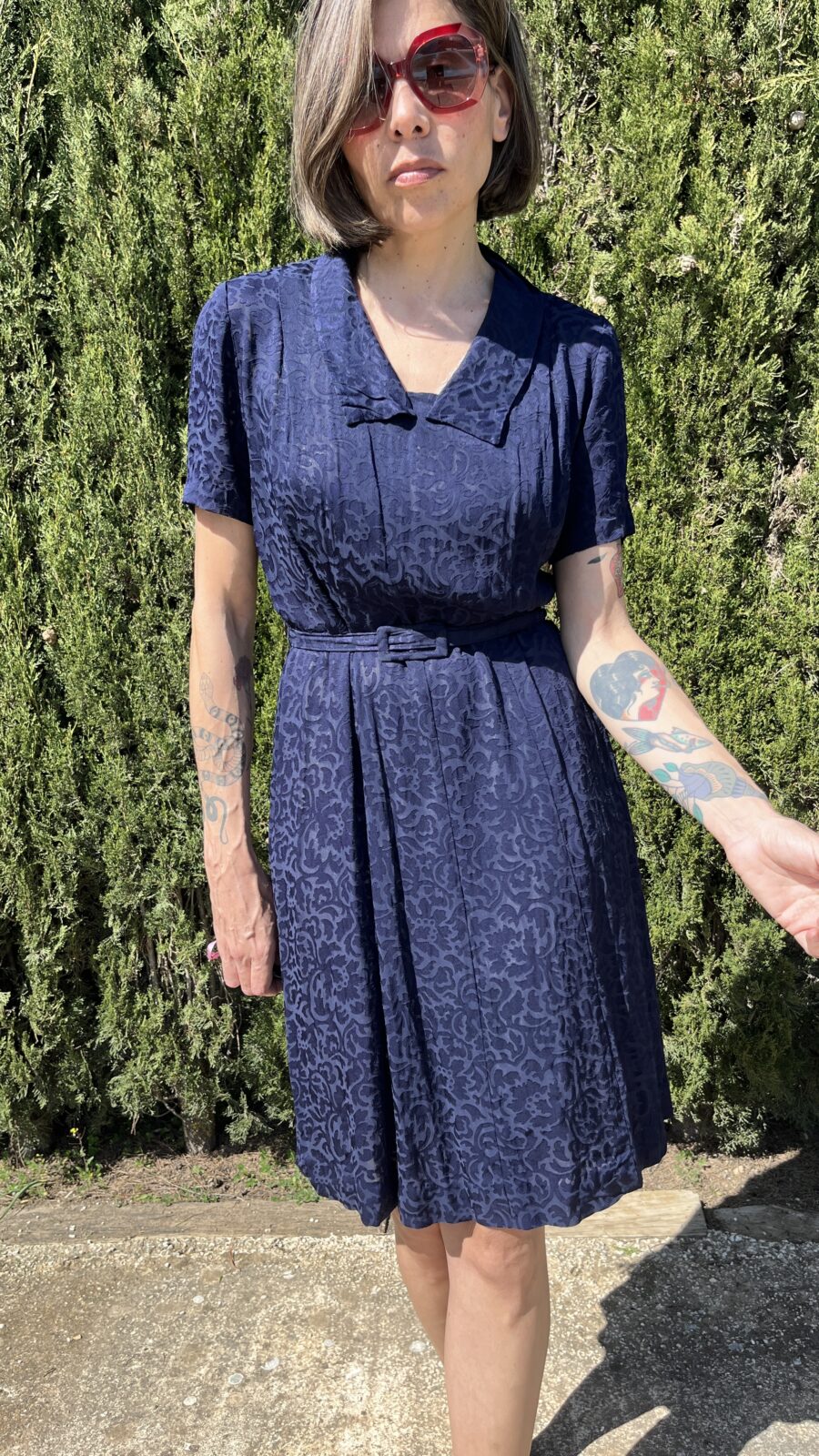 Vestido Hecho a Mano Años 70 en Jacquard Azul Marino con Cinturón Incorporado - Imagen 2