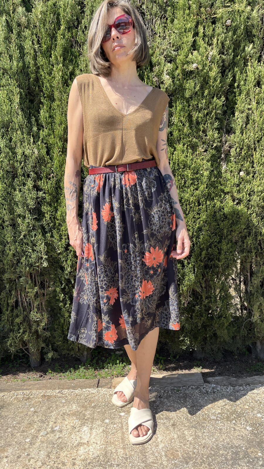 Falda Vintage Años 70 con Estampado Floral en Azul y Coral — Hecha en Francia