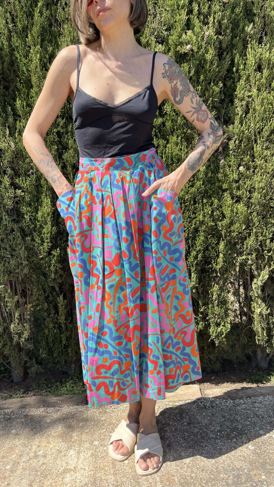 Falda Vintage Guy Laroche para El Corte Inglés Años 80 con Estampado Multicolor y Cierre de Botones Trasero - Imagen 12
