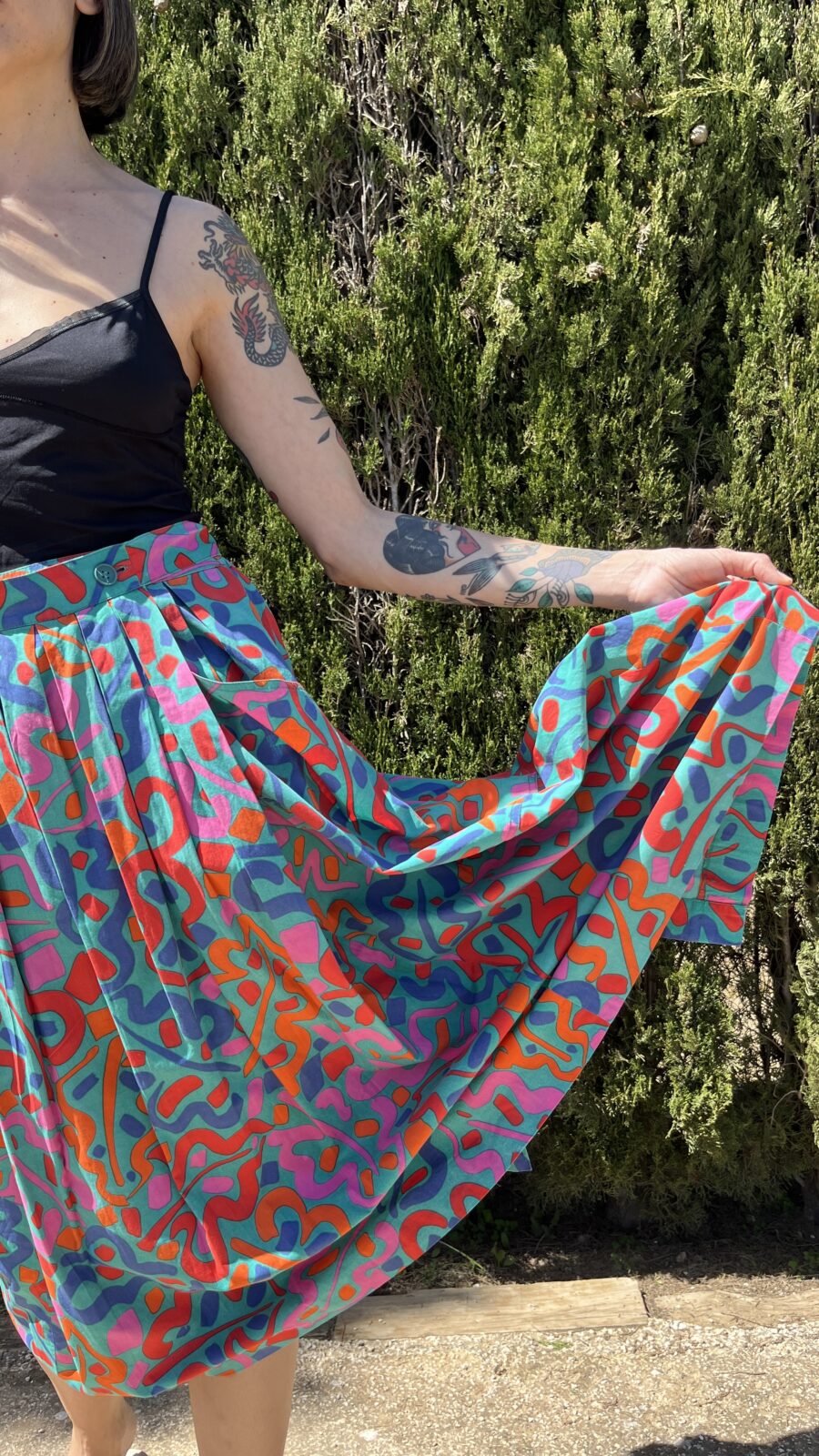 Falda Vintage Guy Laroche para El Corte Inglés Años 80 con Estampado Multicolor y Cierre de Botones Trasero - Imagen 4