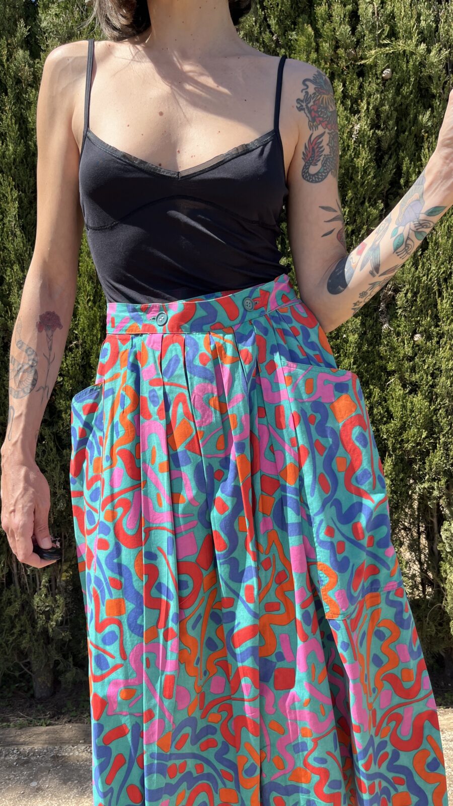 Falda Vintage Guy Laroche para El Corte Inglés Años 80 con Estampado Multicolor y Cierre de Botones Trasero - Imagen 2