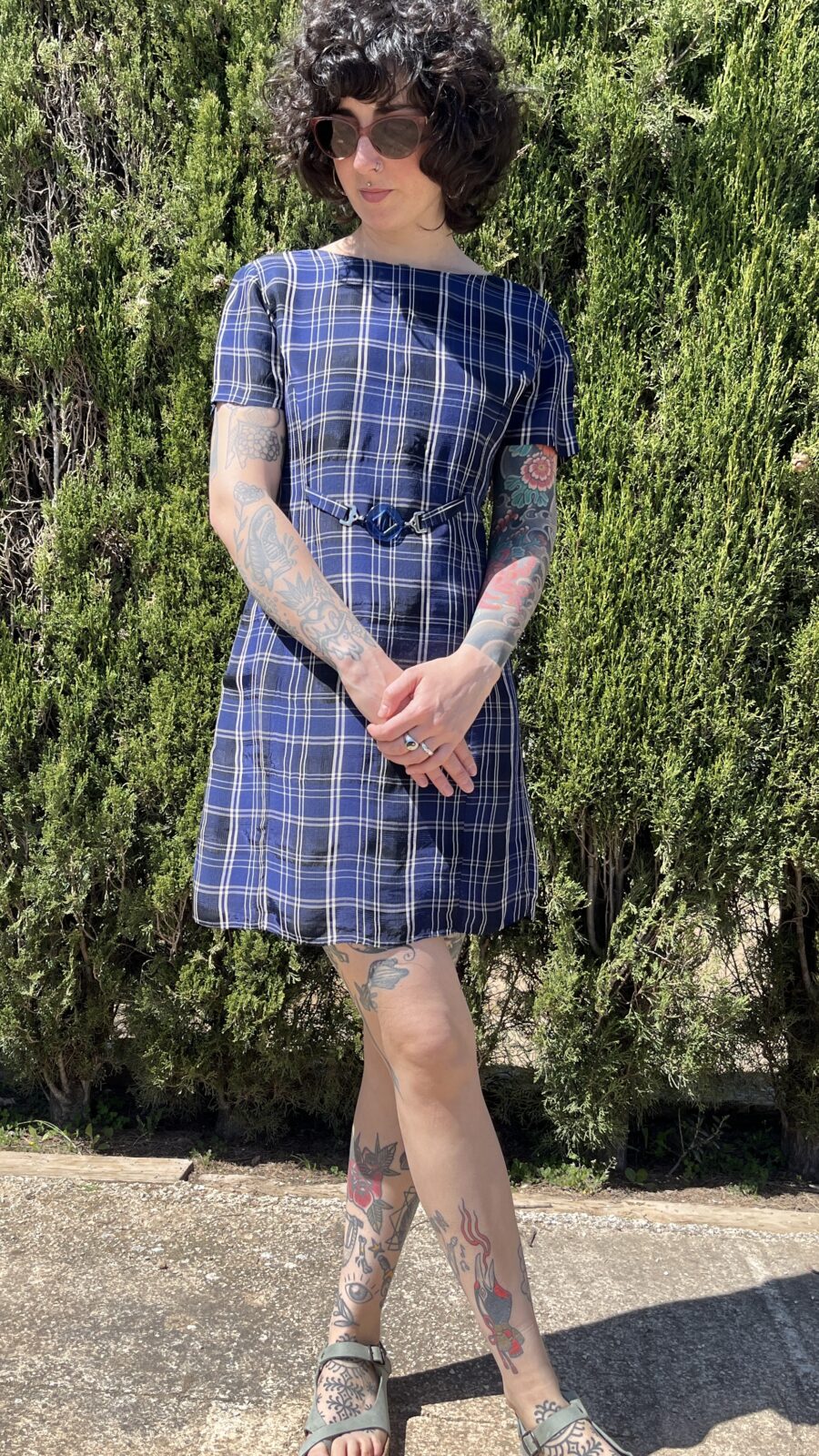 Vestido Vintage Años 80 con Cuadro Azul y Cinturilla Decorativa - Imagen 3