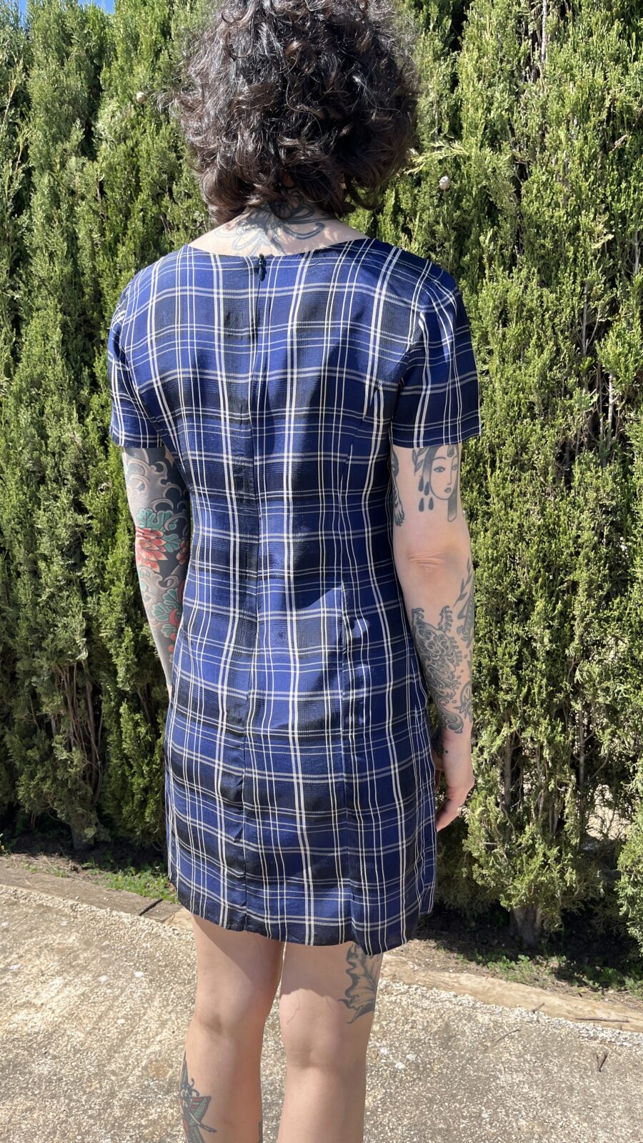 Vestido Vintage Años 80 con Cuadro Azul y Cinturilla Decorativa - Imagen 4
