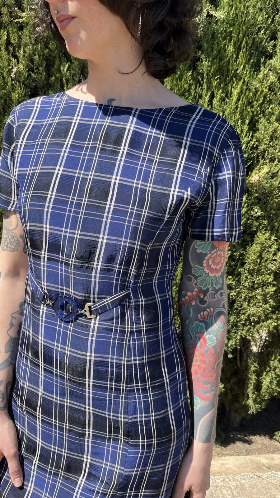 Vestido Vintage Años 80 con Cuadro Azul y Cinturilla Decorativa - Imagen 5
