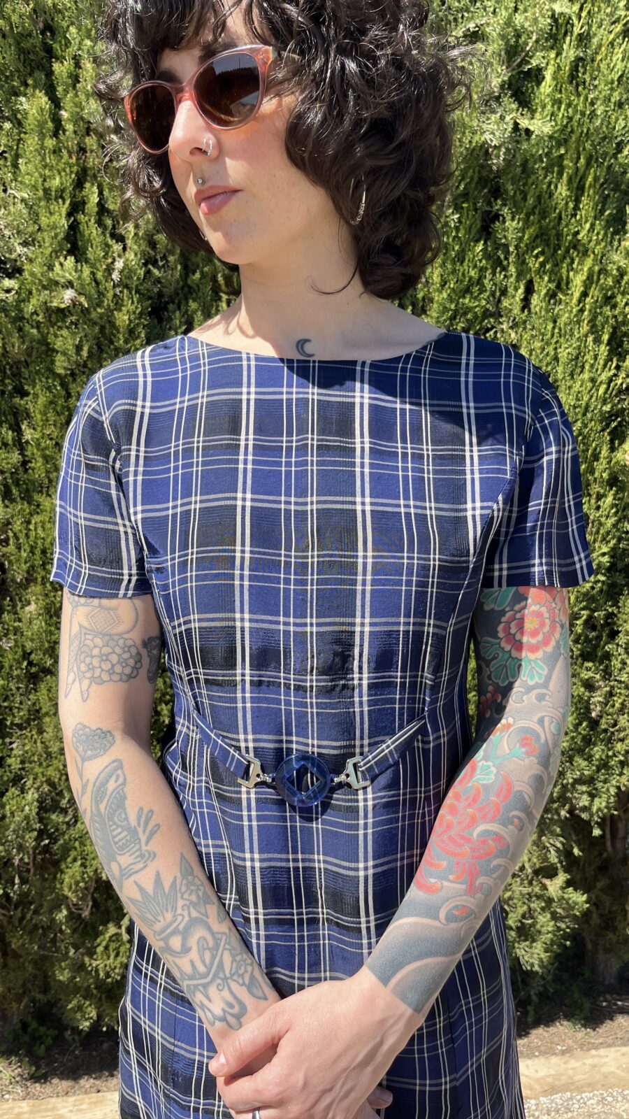Vestido Vintage Años 80 con Cuadro Azul y Cinturilla Decorativa - Imagen 2