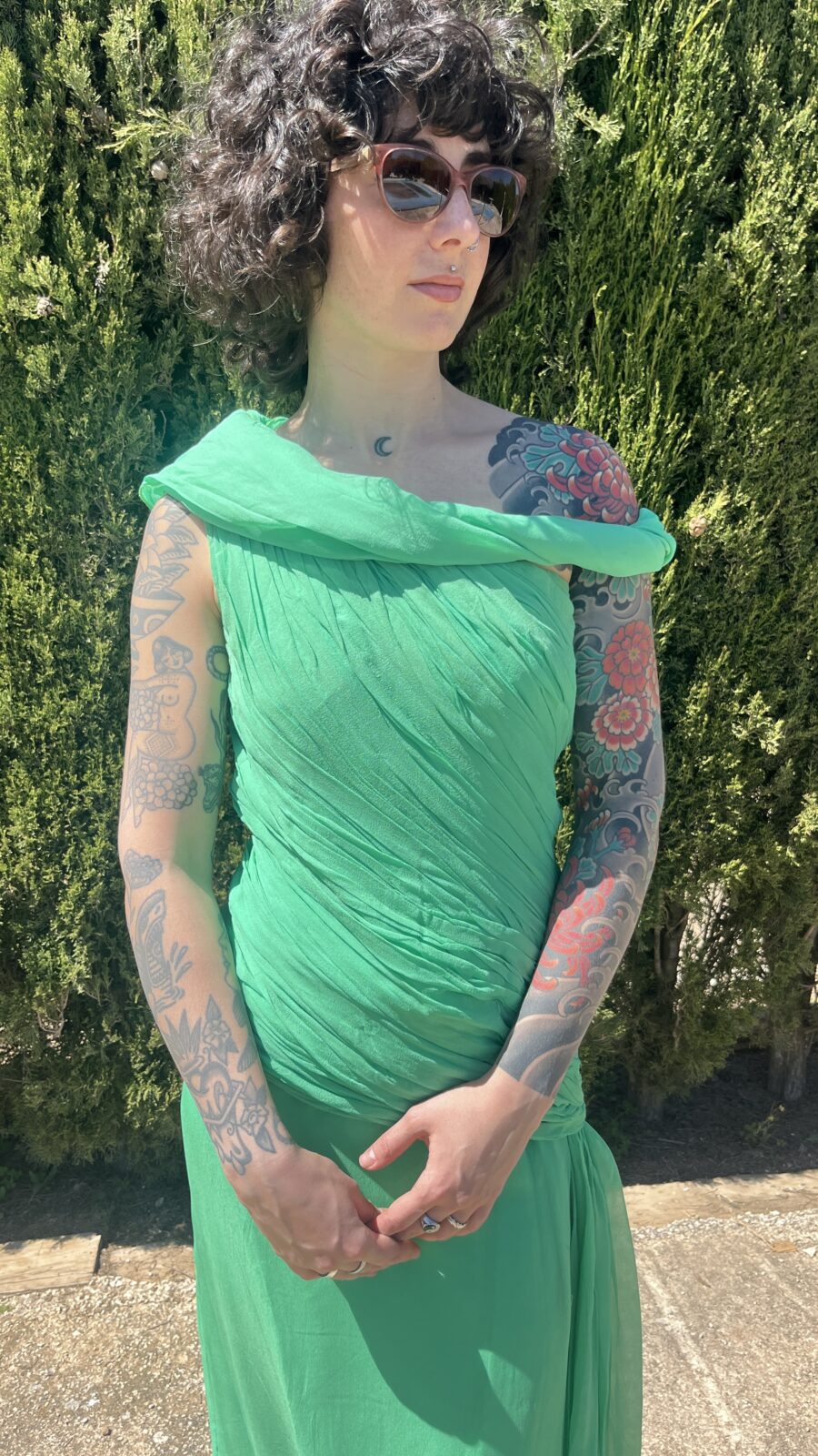 Vestido Vintage Asimétrico en Verde Esmeralda con Gasa Multiposición