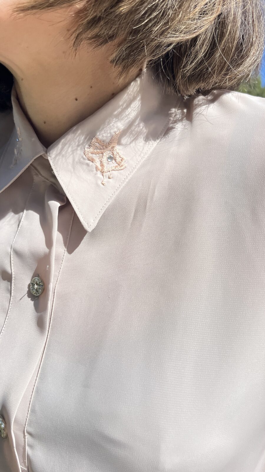 Camisa Vintage Años 80 Customizada con Detalles Bordados - Imagen 2