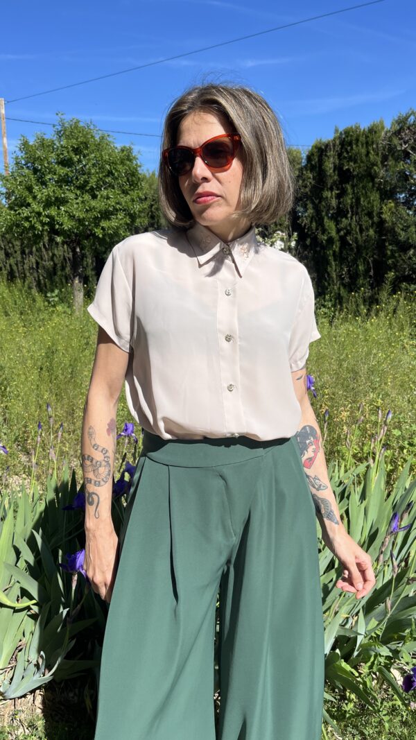 Camisa Vintage Años 80 Customizada con Detalles Bordados