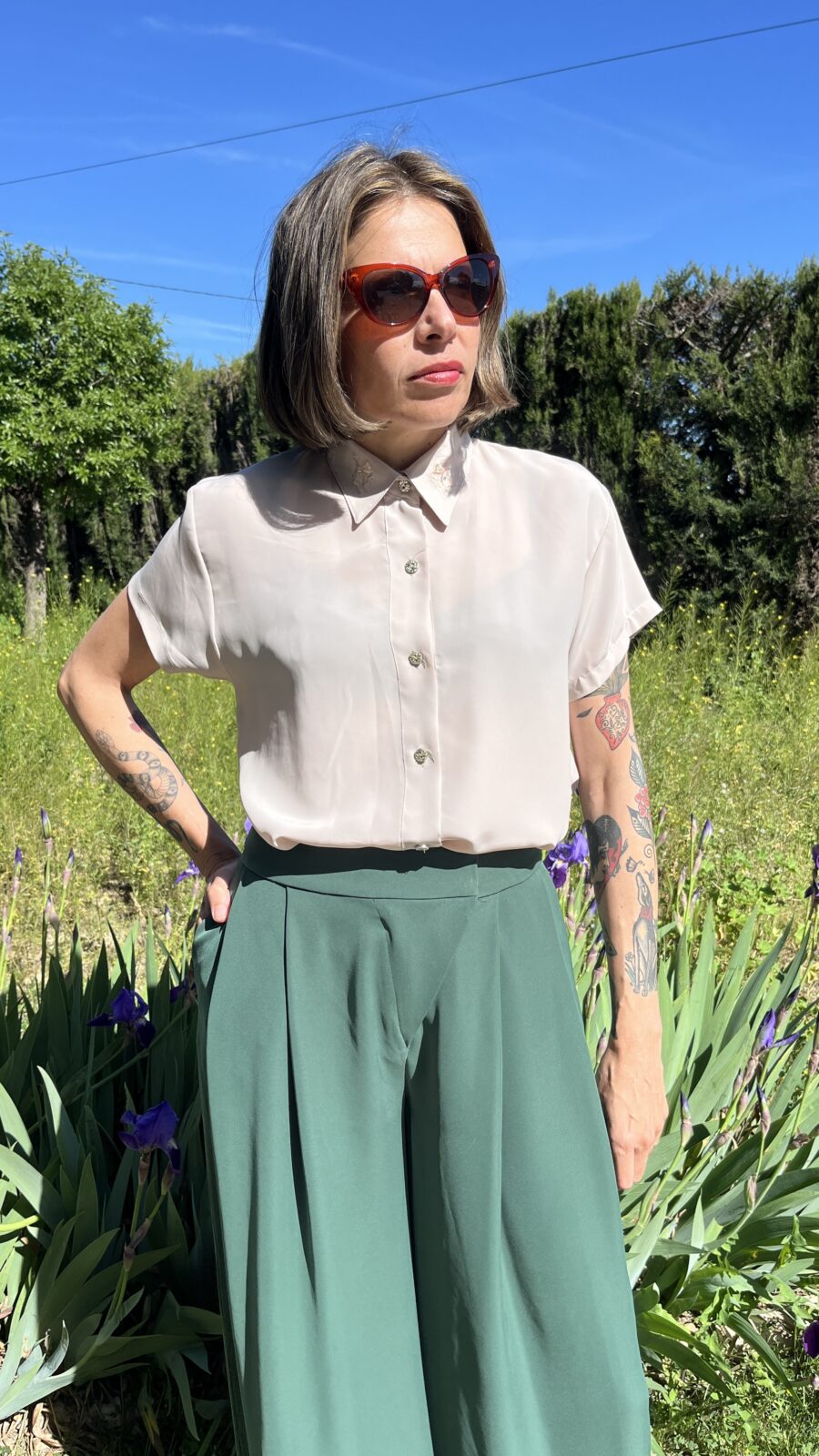 Camisa Vintage Años 80 Customizada con Detalles Bordados - Imagen 7