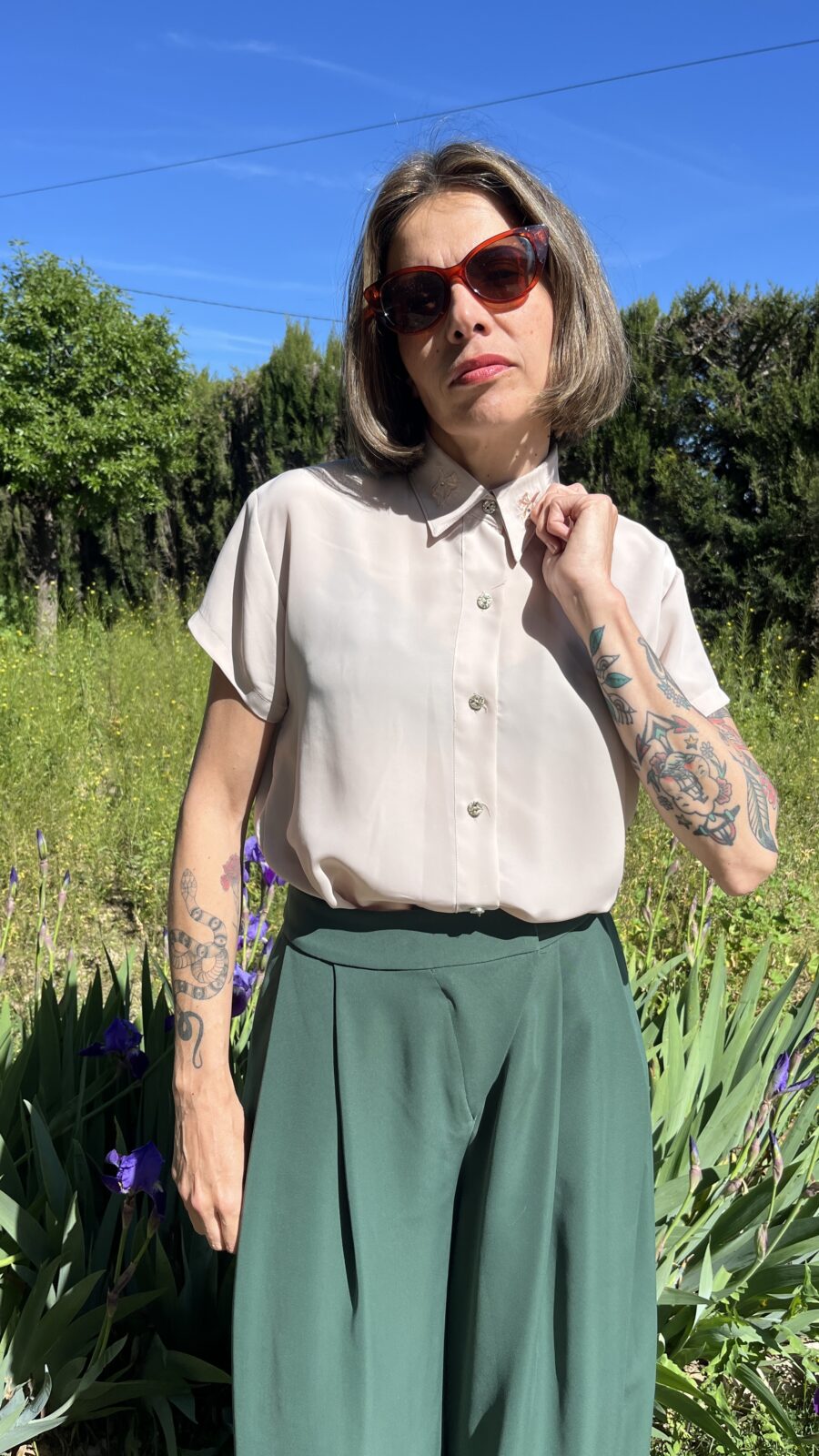 Camisa Vintage Años 80 Customizada con Detalles Bordados - Imagen 3