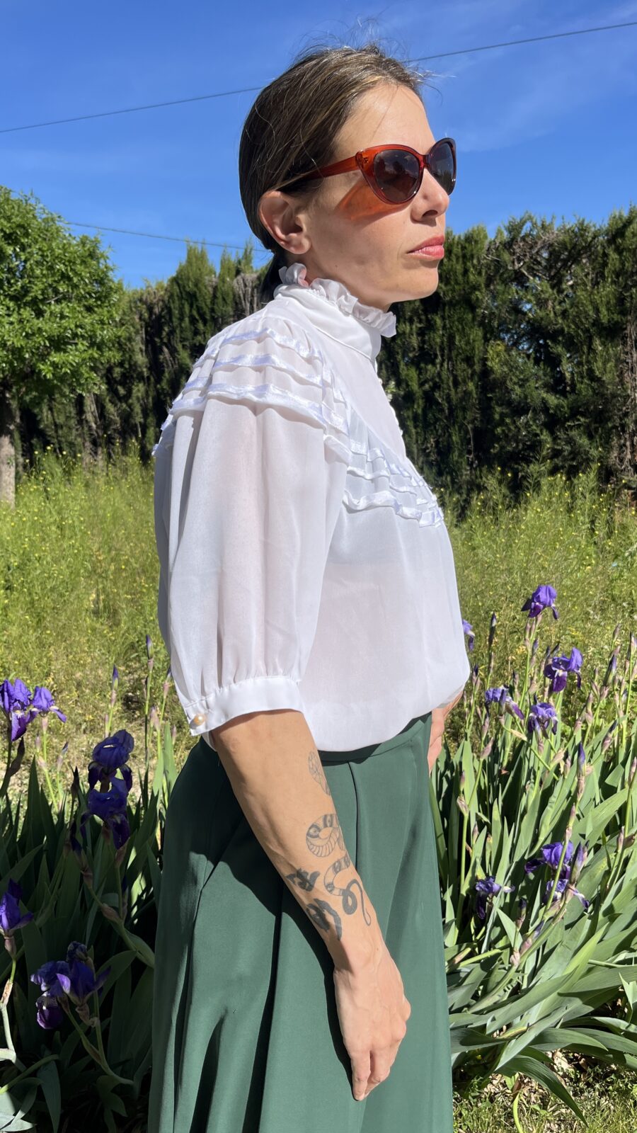 Blusa Vintage con Volantes y Cuello Alto. Fabricada en Corea - Imagen 9