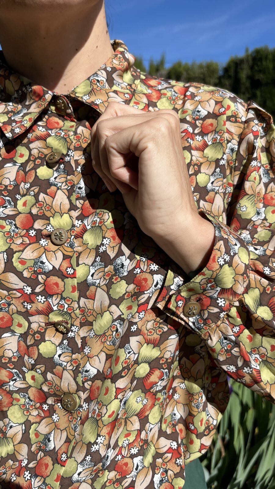 Camisa Vintage Hecha a Mano con Estampado Floral Multicolor - Imagen 2