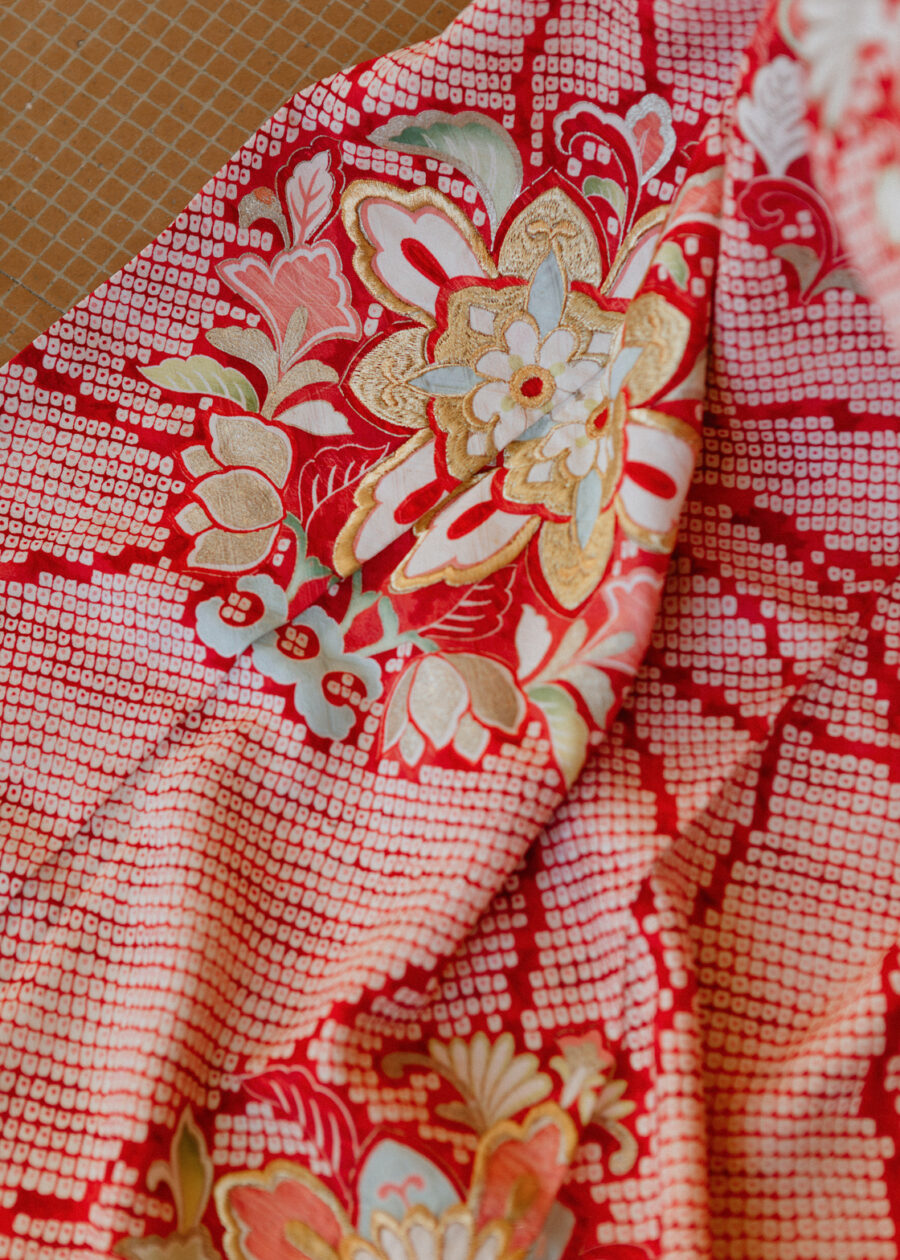 Kimono Japonés Vintage "Hanae" – Micro Shibori con Hilo de Oro - Imagen 3