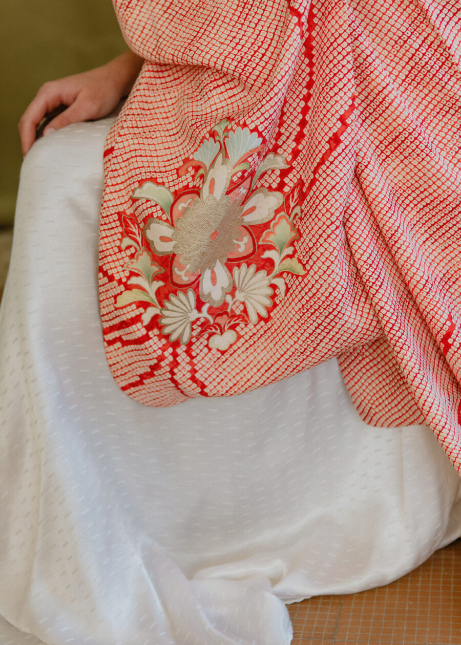 Kimono Japonés Vintage "Hanae" – Micro Shibori con Hilo de Oro - Imagen 7