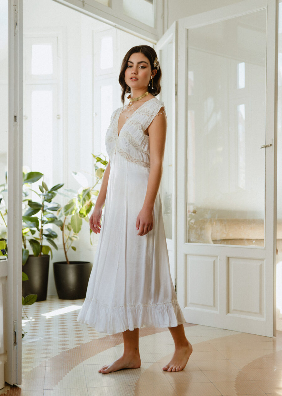 Vestido "Casta" Original de Principios del Siglo XX con Cuerpo de Encaje y Falda en raso de seda - Imagen 2