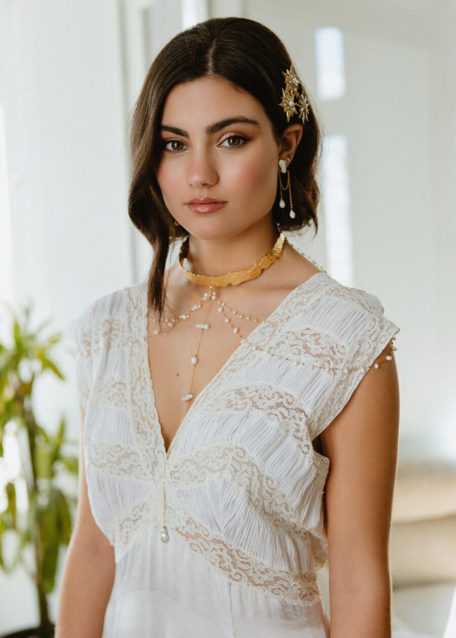 Vestido Original de Principios del Siglo XX con Cuerpo de Encaje y Falda en raso de seda