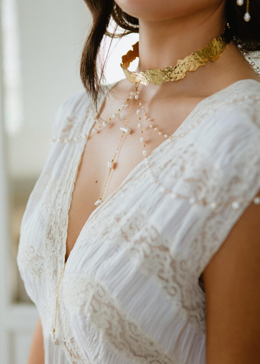 Vestido "Casta" Original de Principios del Siglo XX con Cuerpo de Encaje y Falda en raso de seda - Imagen 7