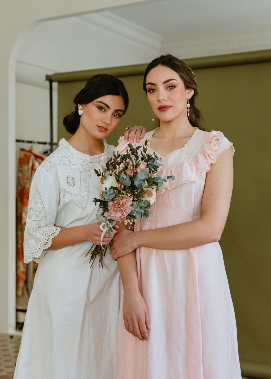 Vestido Lencero Antiguo "Gertrudis" de Algodón con Bordado Inglés, Entredoses y Aplicaciones de Encaje – Principios del S.XX - Imagen 6