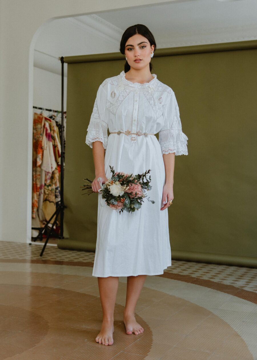 Vestido Lencero Antiguo "Gertrudis" de Algodón con Bordado Inglés, Entredoses y Aplicaciones de Encaje – Principios del S.XX - Imagen 5