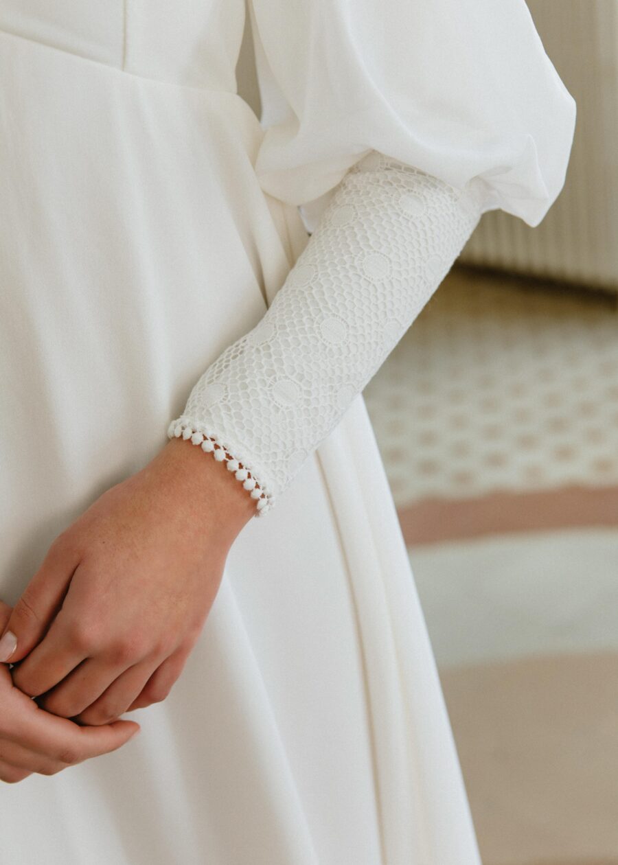Vestido de Novia Vintage Años 70 "Romualda" con Canesú y Puños Ribeteados - Imagen 8