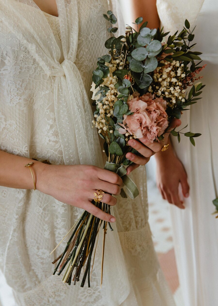 Vestido de Novia "Andrea" con Sobrecapa de Encaje – Primera Mitad del Siglo XX - Imagen 14