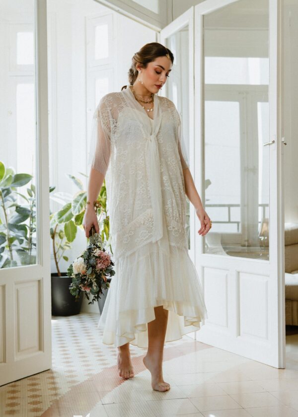Vestido de Novia con Sobrecapa de Encaje – Primera Mitad del Siglo XX