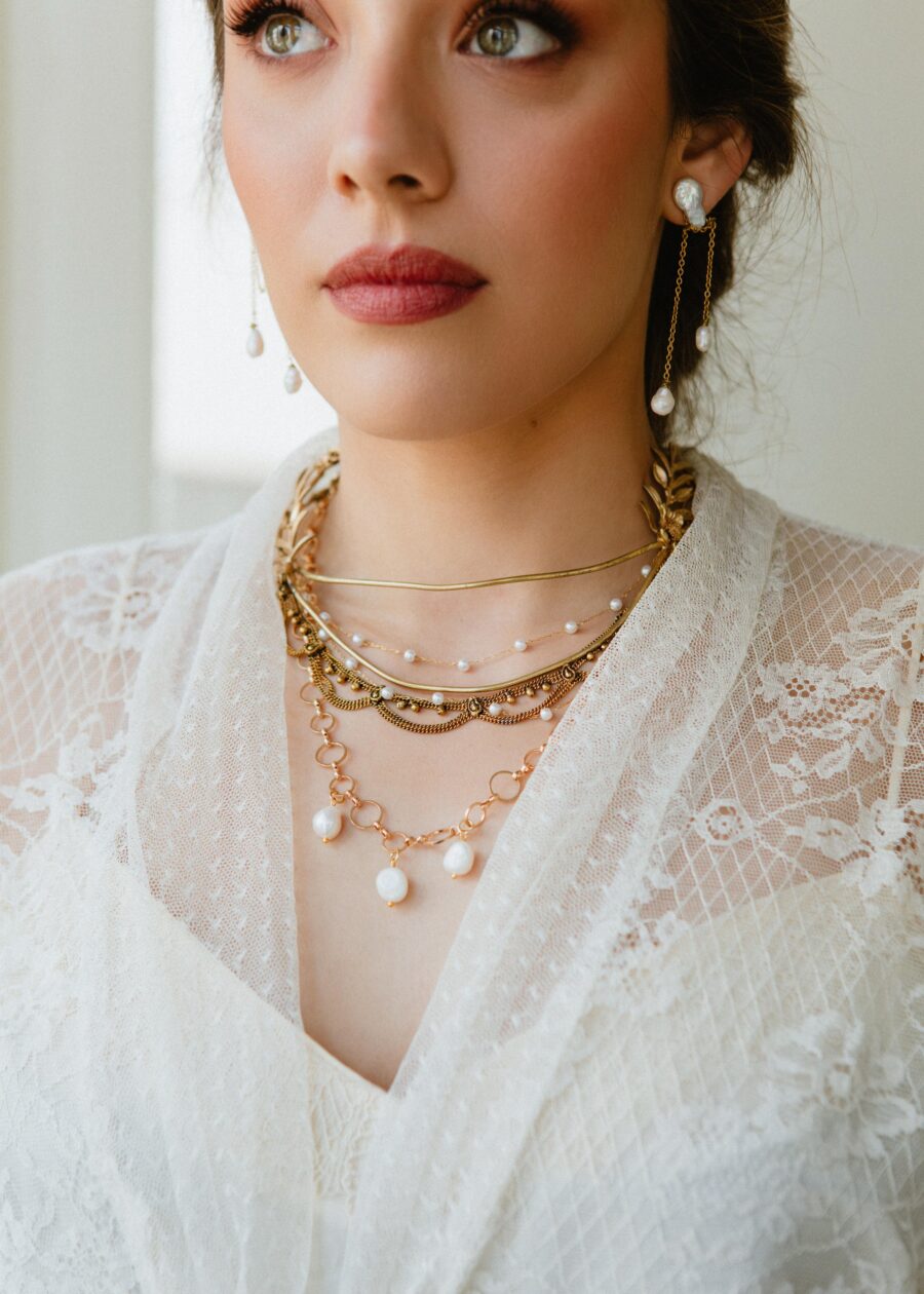 Vestido de Novia "Andrea" con Sobrecapa de Encaje – Primera Mitad del Siglo XX - Imagen 10