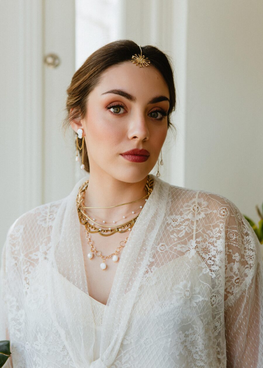 Vestido de Novia "Andrea" con Sobrecapa de Encaje – Primera Mitad del Siglo XX - Imagen 8